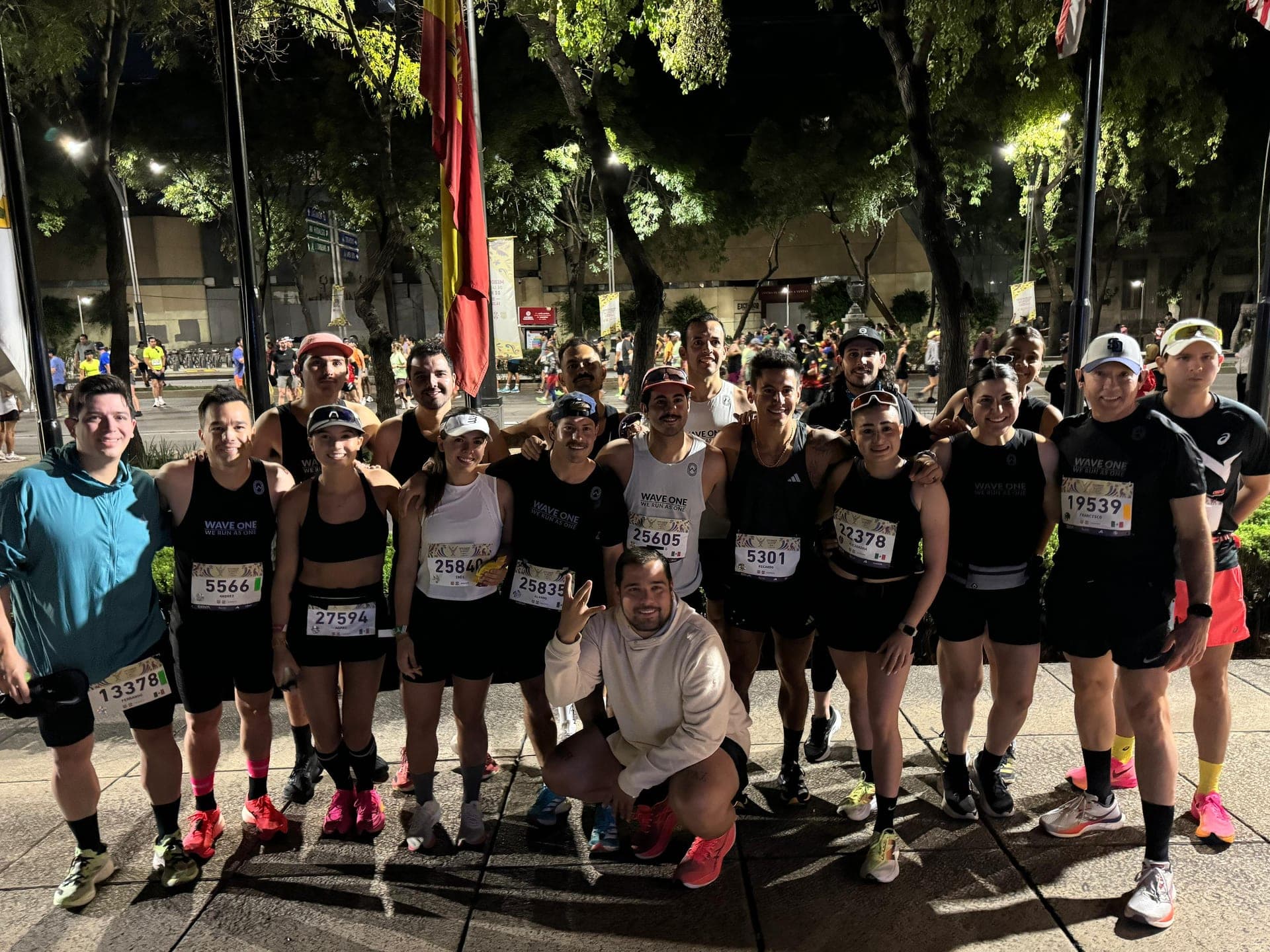 Wave One squad gathered for a night-race team photo in CDMX with bibs on